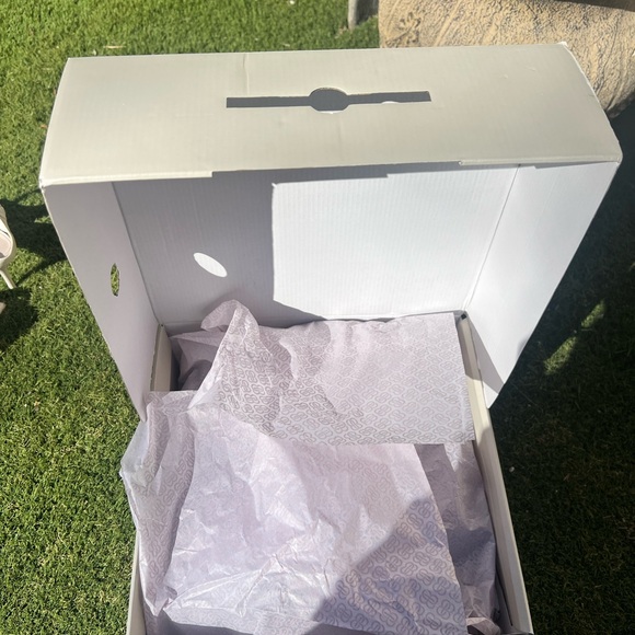 Bandolino Galayn 3 9.5
Brown Heeled Booties with Slim Heel and Short Shaft - Picture 11 of 11